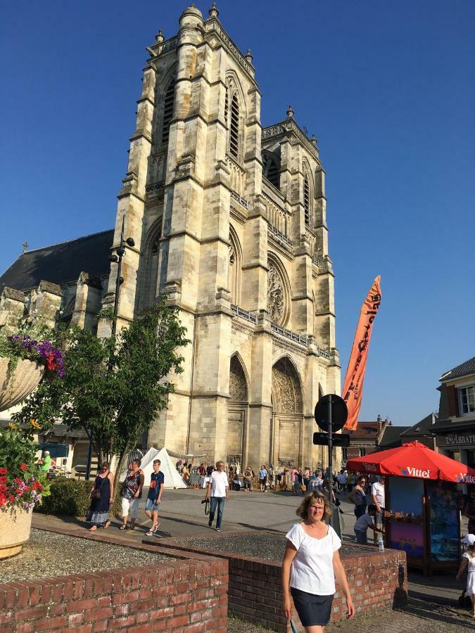 L'Abbatiale Hotel Corbie Bagian luar foto